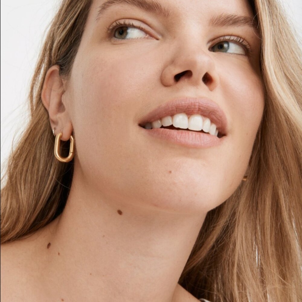 Madewell Vintage Gold Tone Carabiner Medium Huggie Hoop Earrings - Picture 6 of 6